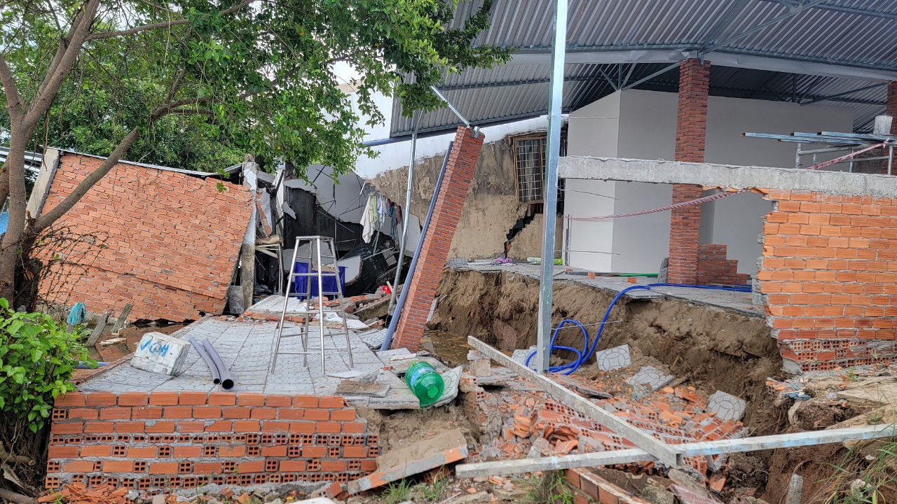 Hiện trường vụ sạt lở. Hiện trường vụ sạt lở.