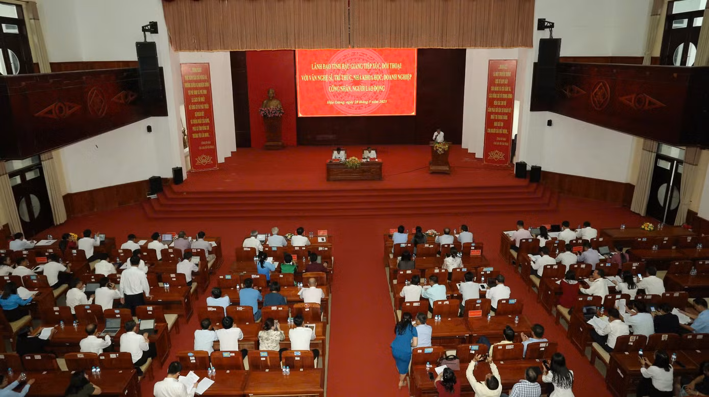 Quang cảnh buổi tiếp xúc.