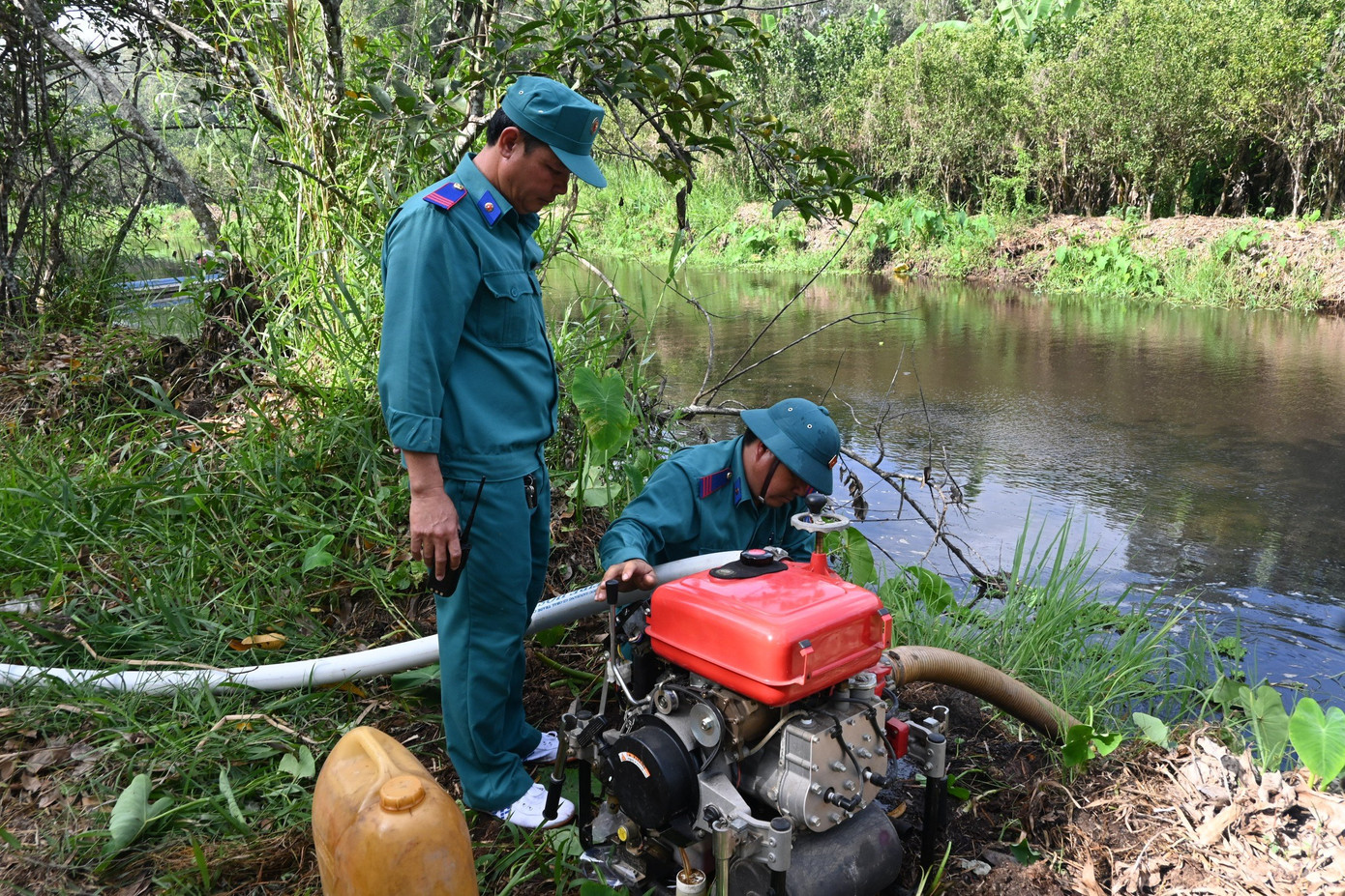 Kiểm tra, vận hành trang thiết bị chữa cháy tại Vườn Quốc gia U Minh Hạ. Kiểm tra, vận hành trang thiết bị chữa cháy tại Vườn Quốc gia U Minh Hạ.