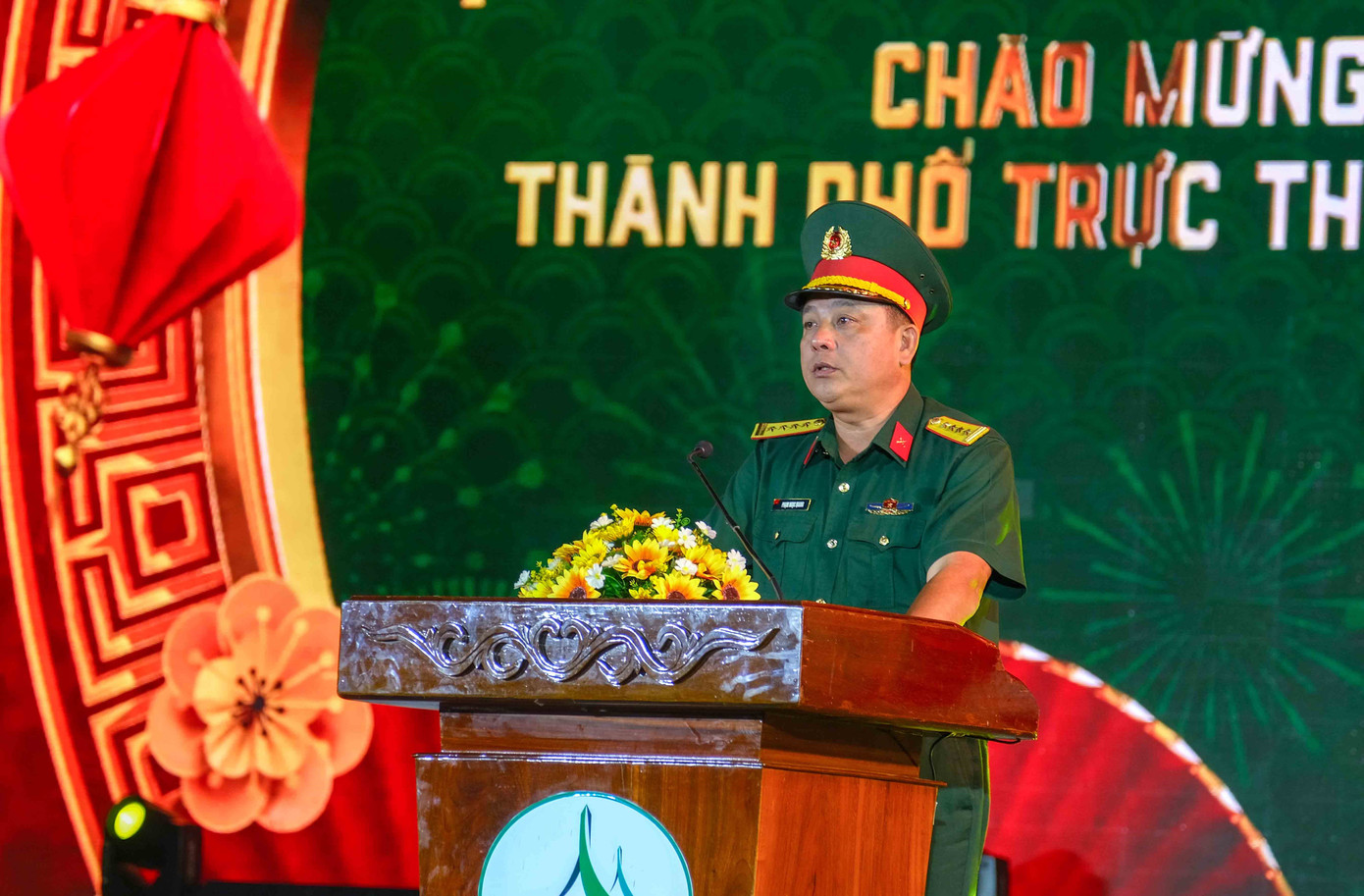 Đại tá Phạm Ngọc Quang - Chính ủy Bộ CHQS thành phố Cần Thơ phát biểu tại lễ khai mạc. Đại tá Phạm Ngọc Quang - Chính ủy Bộ CHQS thành phố Cần Thơ phát biểu tại lễ khai mạc.
