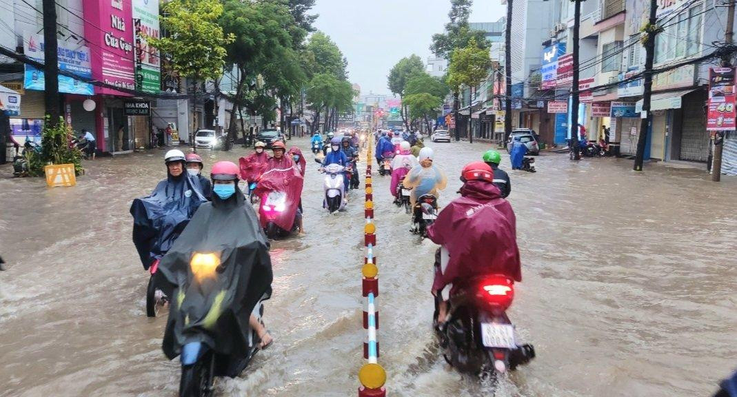 Ban Chỉ huy Phòng thủ dân sự, Phòng chống thiên tai - Tìm kiếm cứu nạn thành phố Cần Thơ yêu cầu thành viên, địa phương tổ chức theo dõi diễn biến mưa, lũ, triều cường để thông tin đến chính quyền, người dân để chủ động biện pháp phòng, tránh. Ban Chỉ huy Phòng thủ dân sự, Phòng chống thiên tai - Tìm kiếm cứu nạn thành phố Cần Thơ yêu cầu thành viên, địa phương tổ chức theo dõi diễn biến mưa, lũ, triều cường để thông tin đến chính quyền, người dân để chủ động biện pháp phòng, tránh.
