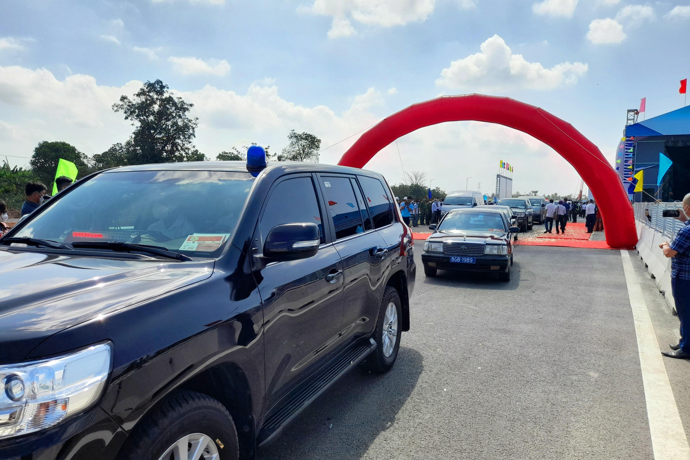 Lăn bánh thông xe dự án. Ảnh: Nhật Huy