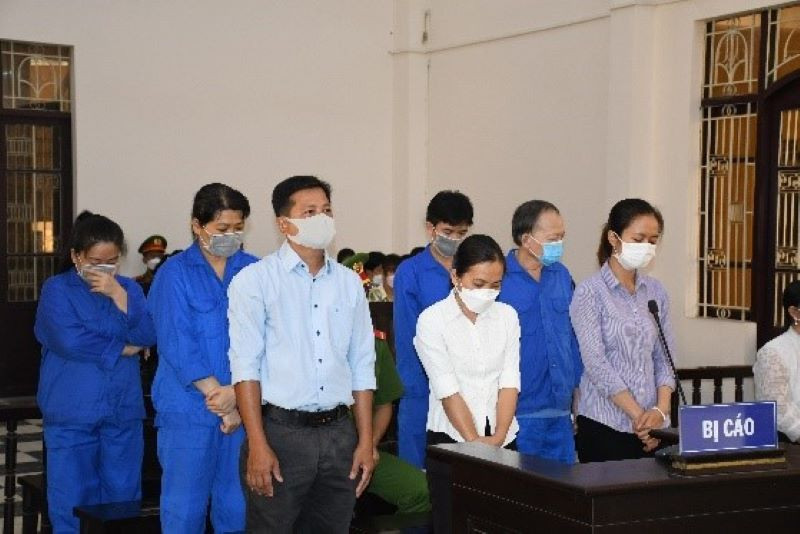 Các bị cáo tại tòa. Ảnh: H.Giang