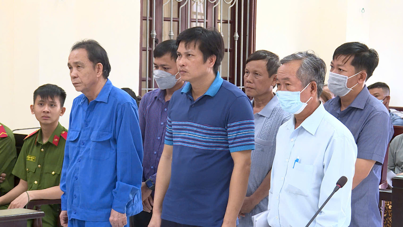 Các bị cáo tại tòa. Các bị cáo tại tòa.