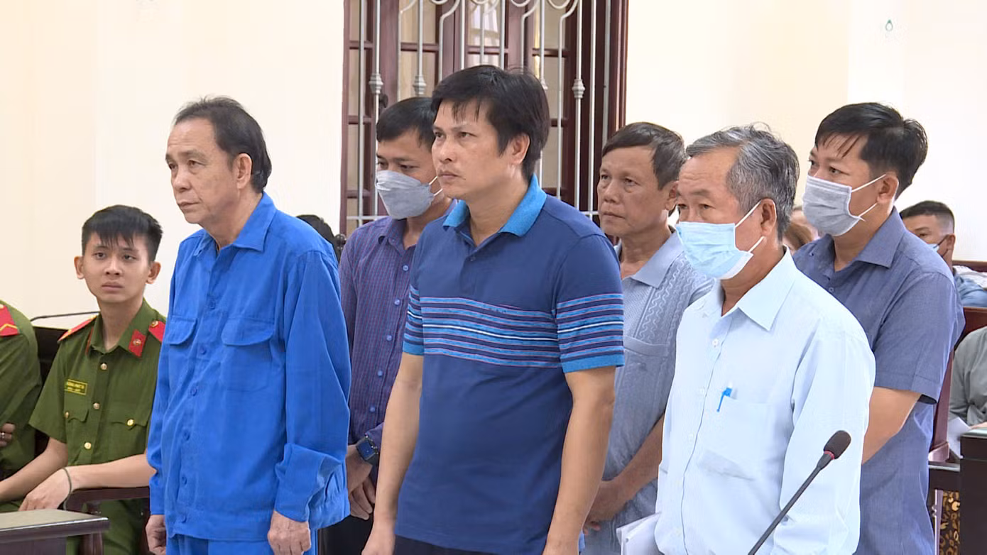 Các bị cáo tại tòa.