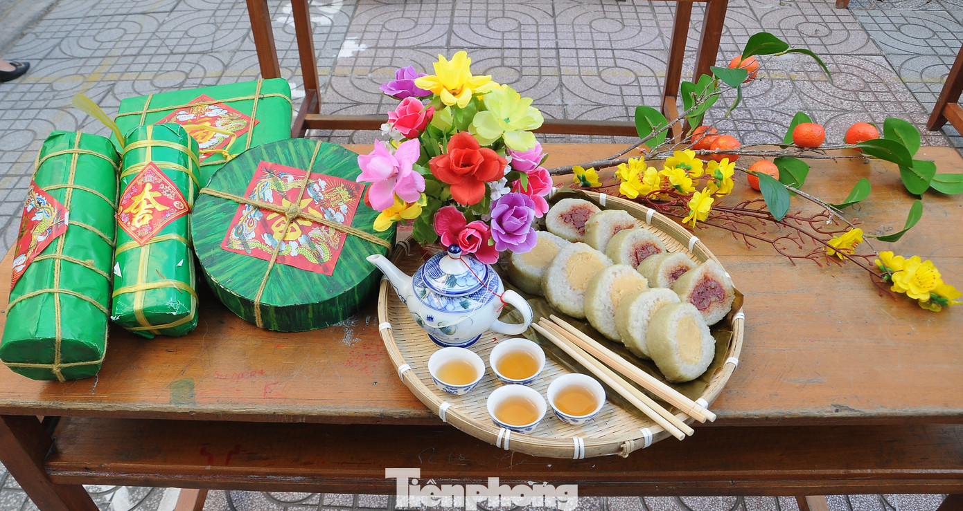 Những mâm bánh được trang trí đẹp mắt. Những mâm bánh được trang trí đẹp mắt.