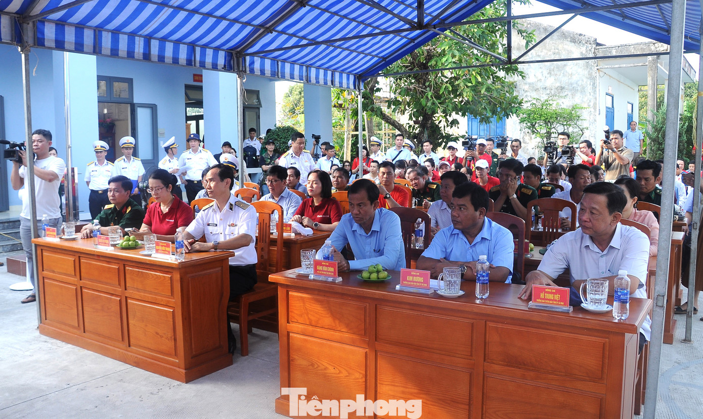 Quang cảnh buổi gặp mặt, chúc Tết tại Trạm Ra đa 610, Trung đoàn 551, Bộ Tư lệnh Vùng 5 Hải quân.