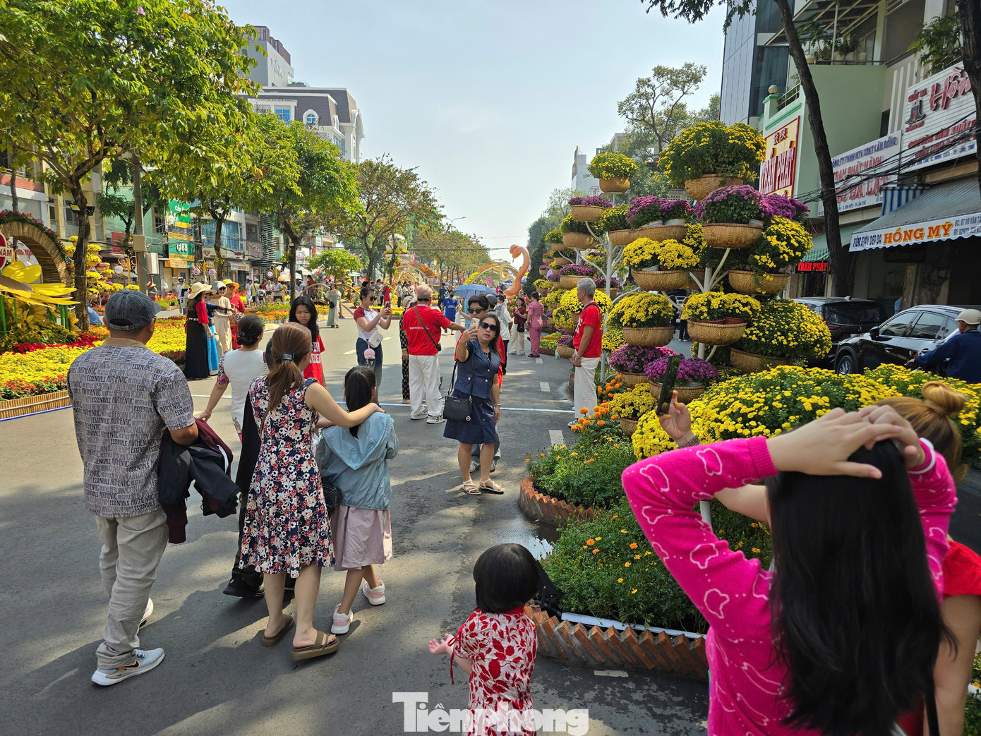 Với chủ đề “Hội tụ và phát triển”, đường hoa bắt đầu hoạt động từ ngày 27/1 đến 3/2 (28 tháng Chạp đến hết mùng 6 Tết Ất Tỵ).