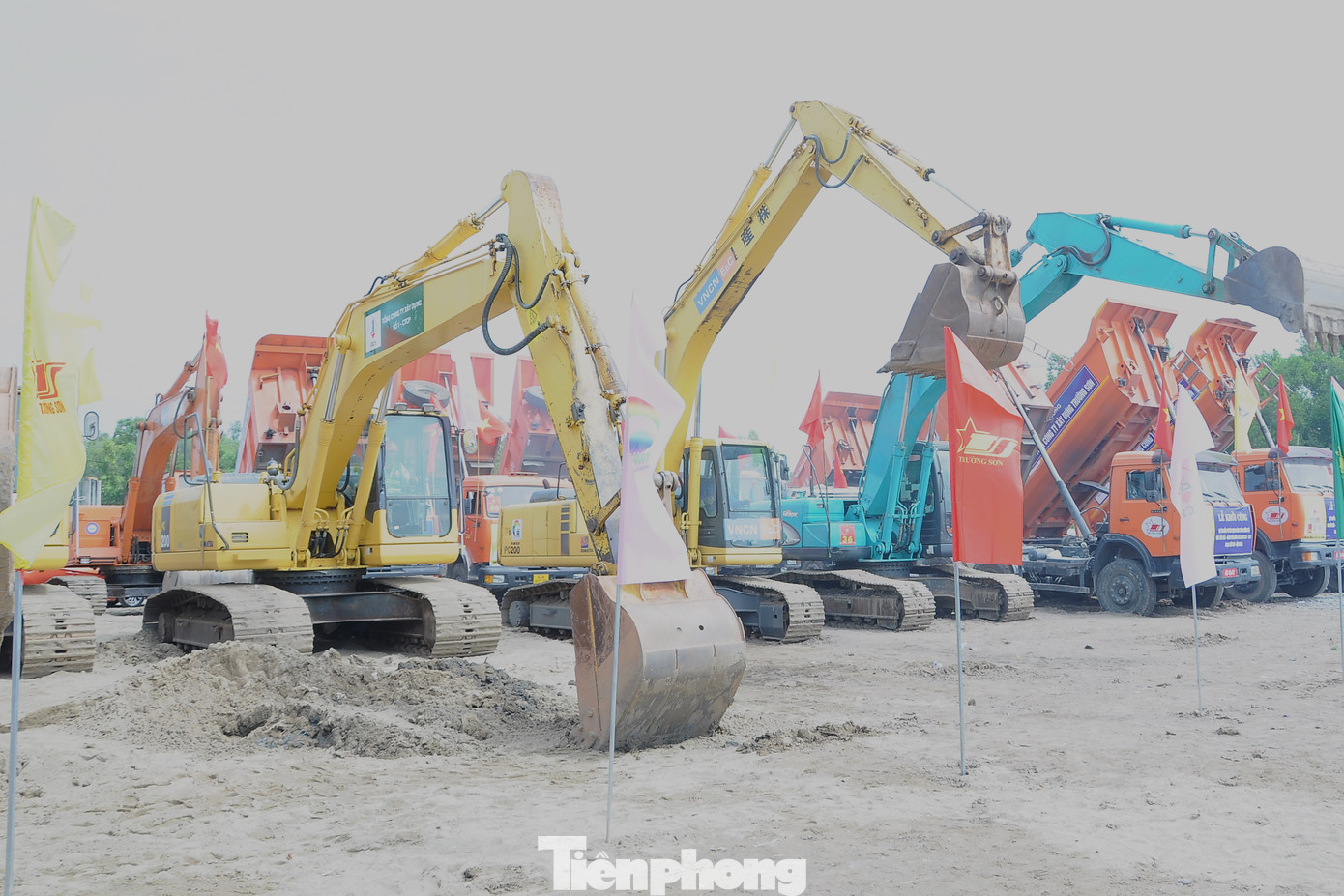 Dự án cao tốc Bắc Nam phía Đông qua tỉnh Hậu Giang 63km, khởi công ngày 1/1/2023. Dự án cao tốc Bắc Nam phía Đông qua tỉnh Hậu Giang 63km, khởi công ngày 1/1/2023.