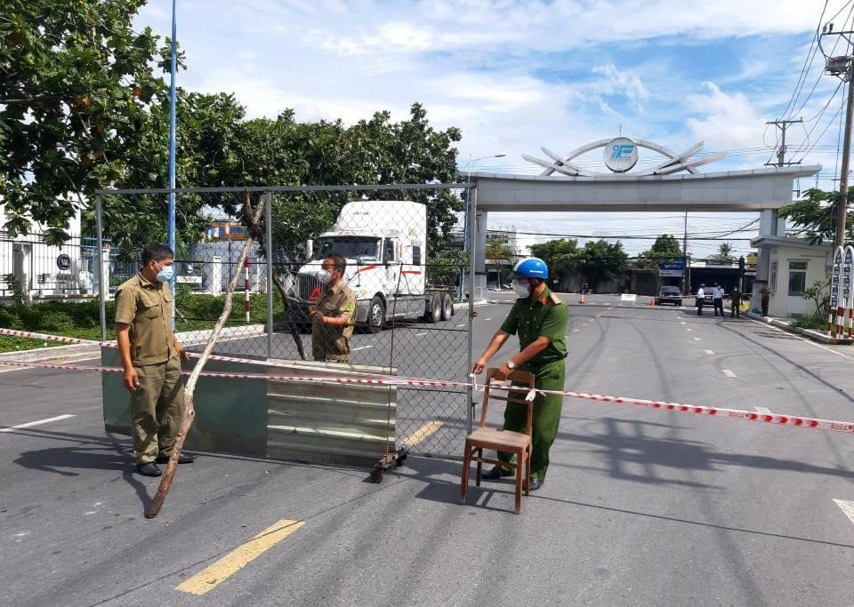 Triển khai chốt chặn tại KCN Trà Nóc. Triển khai chốt chặn tại KCN Trà Nóc.