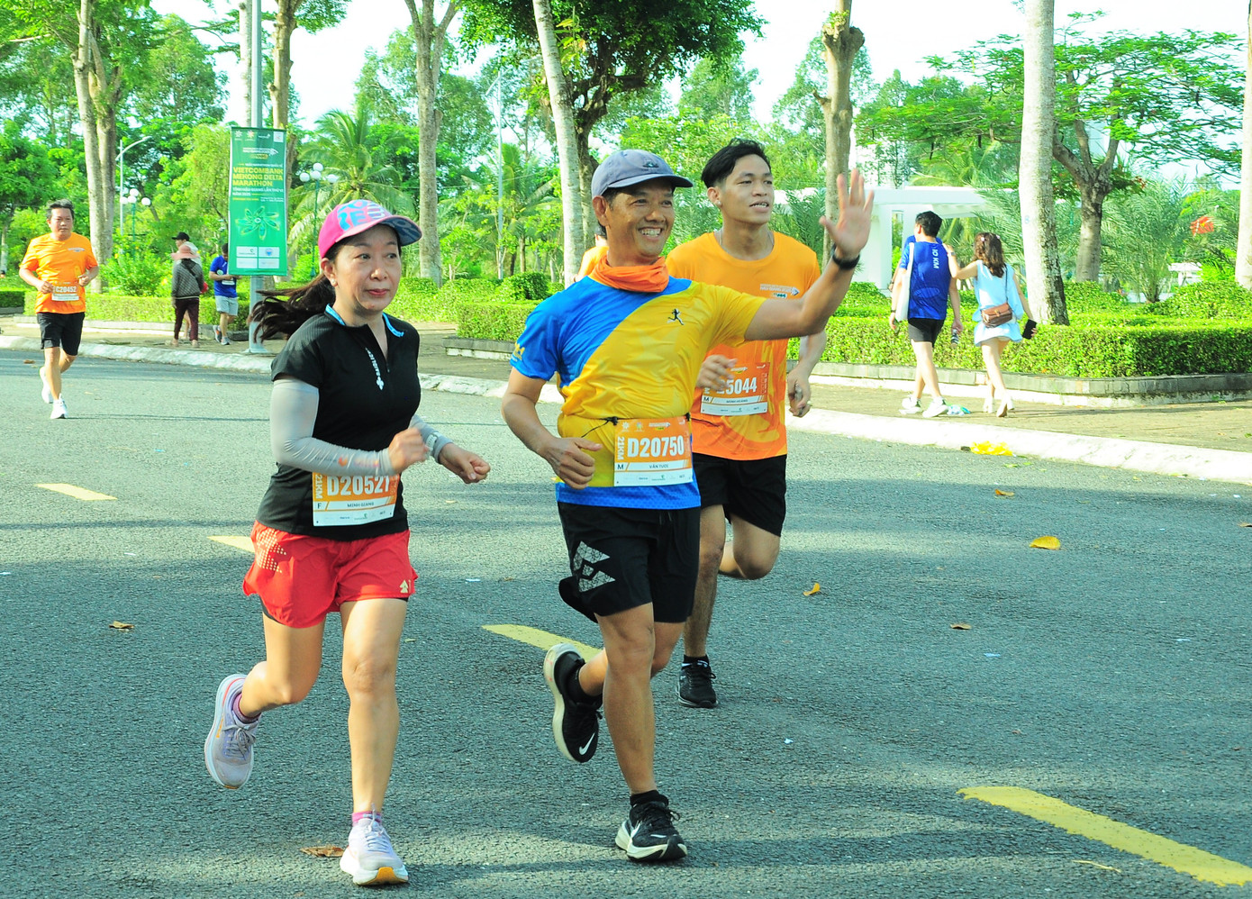 Với chủ đề ‘Cùng bạn tỏa sáng’, thông điệp của giải không chỉ muốn giới thiệu đến bạn bè trong nước và quốc tế những điểm sáng về kinh tế, văn hóa, xã hội của tỉnh Hậu Giang trước đây và thành phố Cần Thơ hôm nay. "Qua giải chạy, thành phố giới thiệu những chính sách thu hút đầu tư thuận lợi với cộng đồng doanh nghiệp. Cùng đó, tạo điều kiện cho các vận động viên được tỏa sáng trên các cung đường chạy được Hiệp hội Marathon Quốc tế (AIMS) chứng nhận” - ông Bảy chia sẻ.