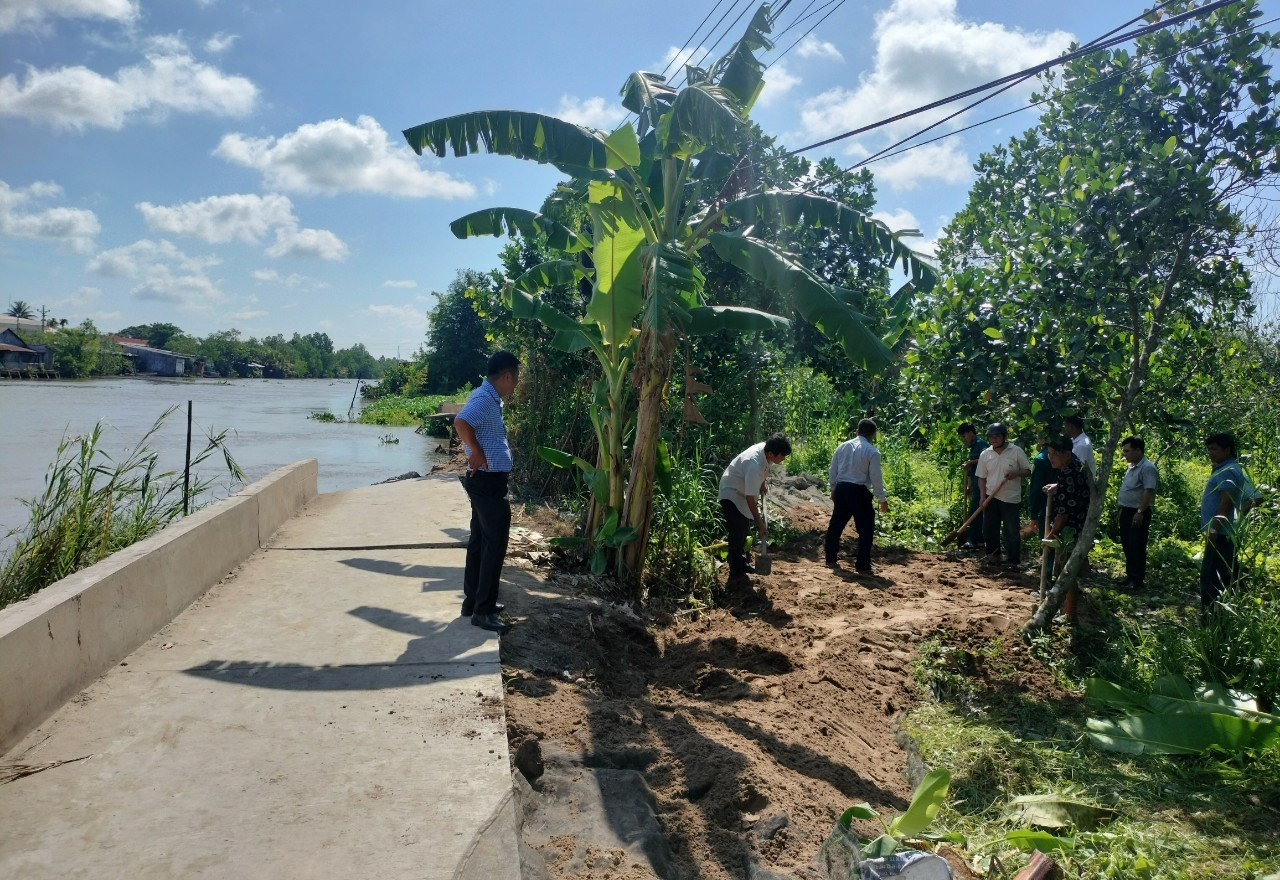 Mở lối đi mới để người dân lưu thông.