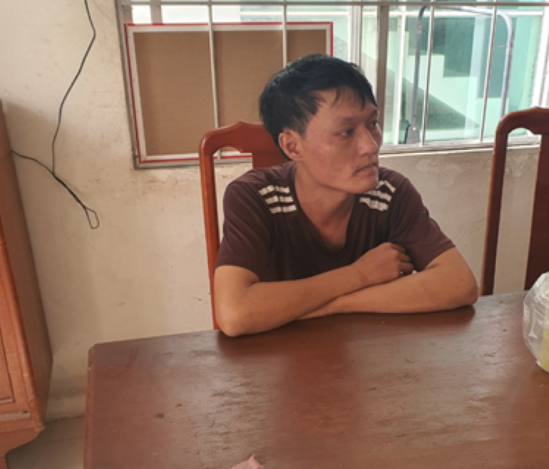 Nguyễn Tấn Lộc tại cơ quan công an. Nguyễn Tấn Lộc tại cơ quan công an.