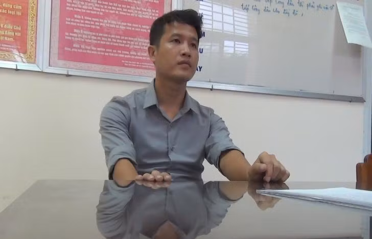 Đặng Văn Bào tại cơ quan công an. Đặng Văn Bào tại cơ quan công an.