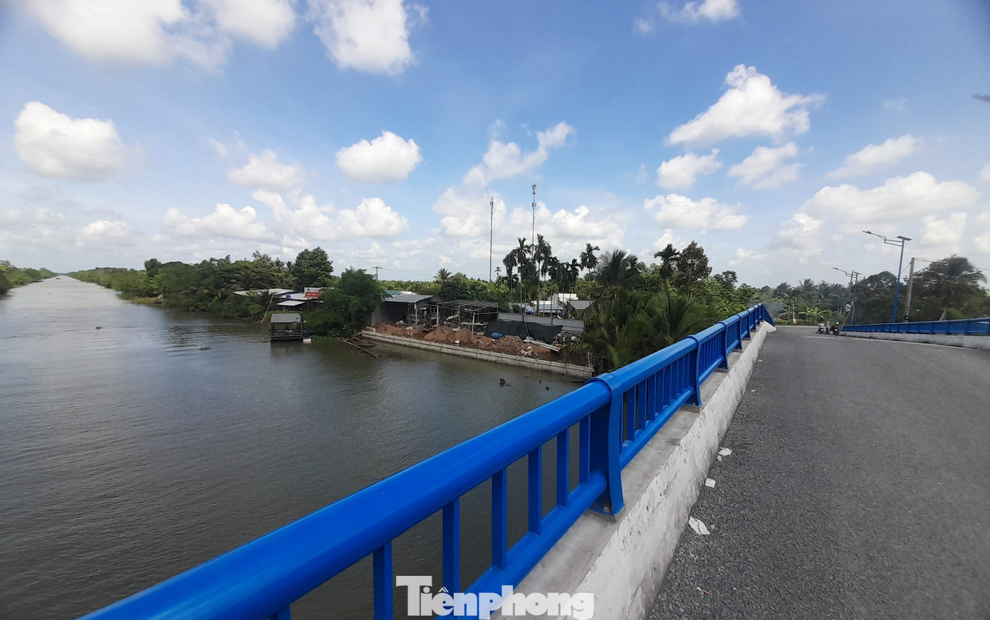 Chấm dứt hoạt động bến đò do đã có cầu bắc qua sông.