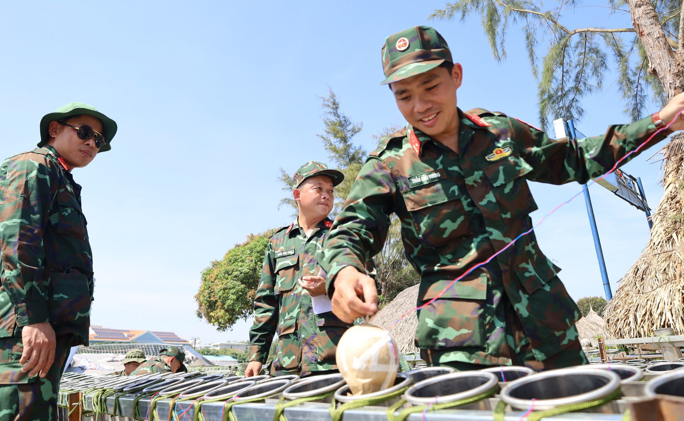 Trước đó, lực lượng thực hiện đã được tập huấn và dự thi tại Nhà máy Z21, Công ty TNHH MTV Hóa chất 21 (Tổng cục Công nghiệp Quốc phòng).