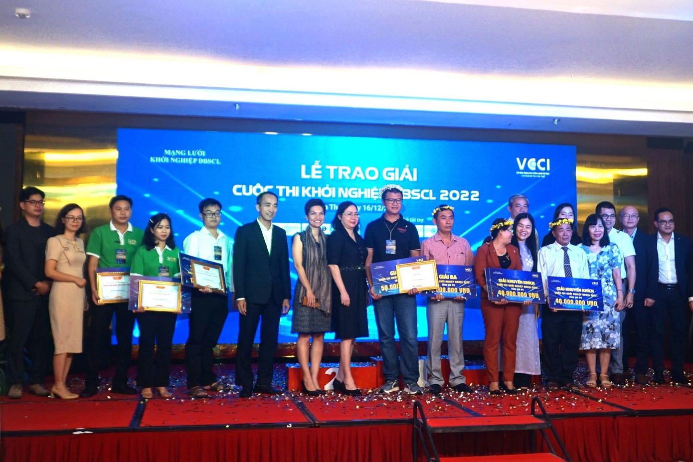 Trao giải cho các dự án.