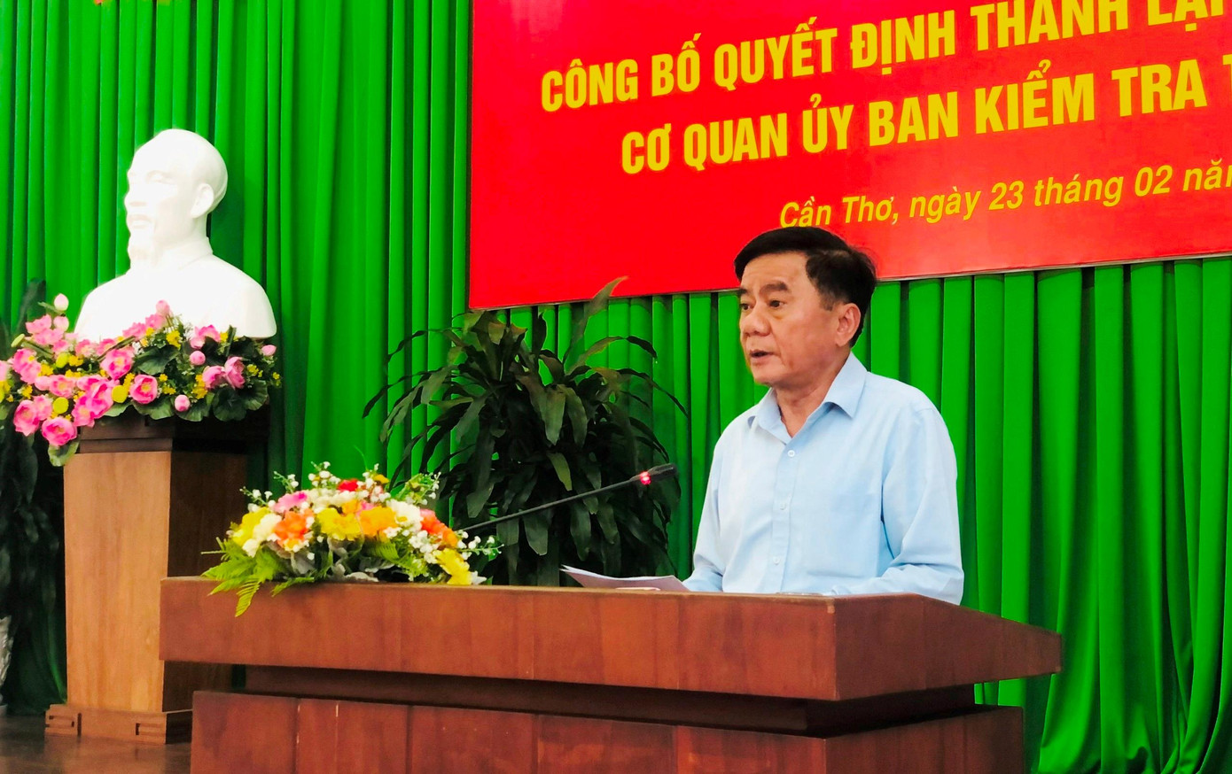 Ông Trần Cẩm Tú phát biểu tại hội nghị. Ông Trần Cẩm Tú phát biểu tại hội nghị.