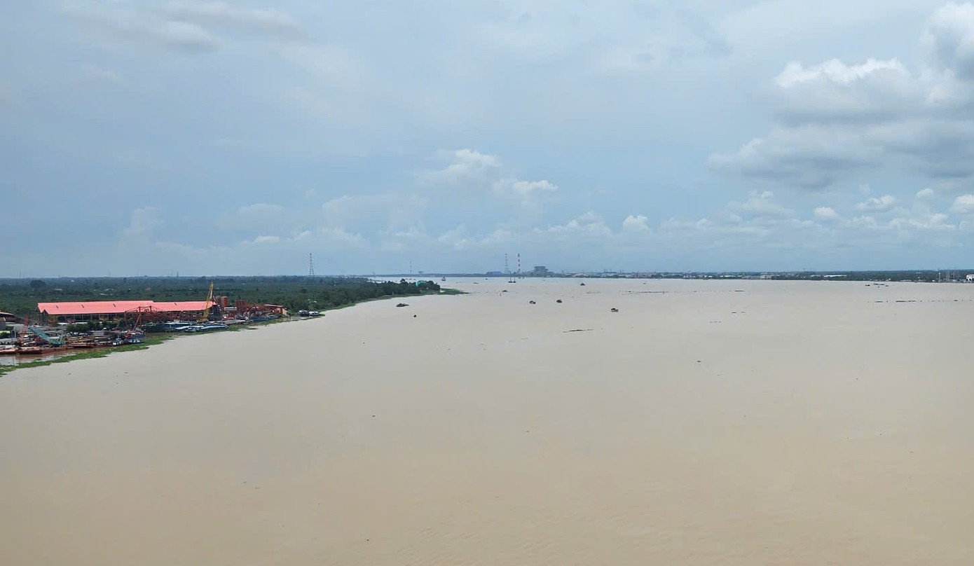 Sông Hậu đoạn qua Bình Minh, tỉnh Vĩnh Long. Ảnh: CK