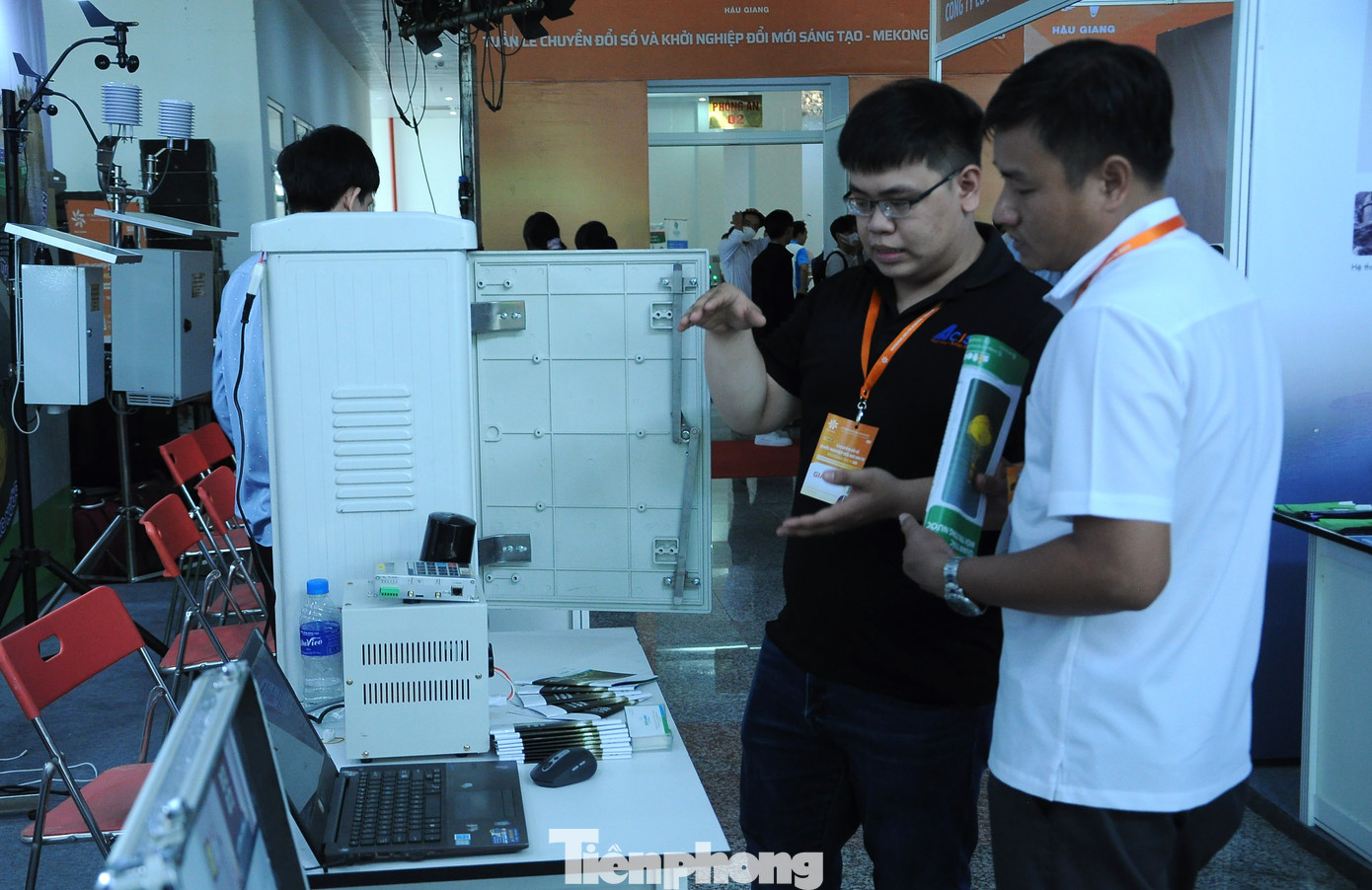 Khu trải nghiệm và trưng bày CĐS và Khởi nghiệp đổi mới sáng tạo với gần 90 gian hàng Khu trải nghiệm và trưng bày CĐS và Khởi nghiệp đổi mới sáng tạo với gần 90 gian hàng