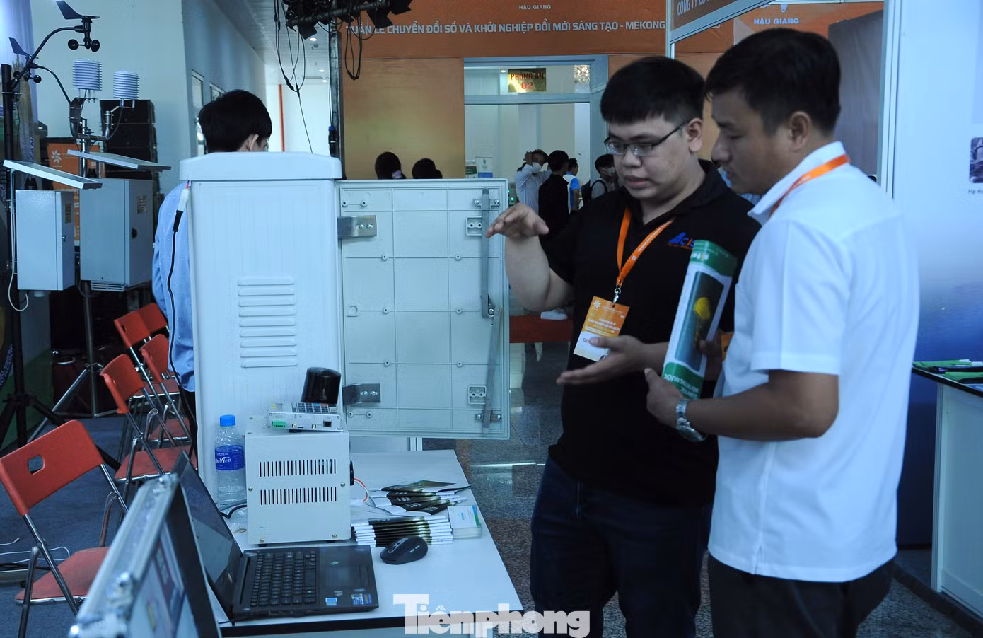 Khu trải nghiệm và trưng bày CĐS và Khởi nghiệp đổi mới sáng tạo với gần 90 gian hàng