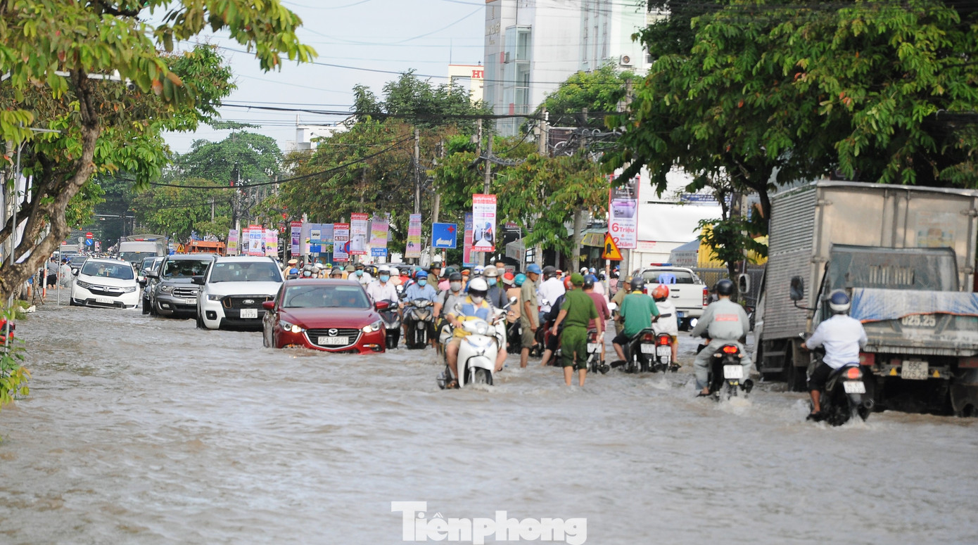 Đường Cách mạng tháng Tám là một trong những "rốn ngập" tại Cần Thơ. Ảnh: Cảnh Kỳ.