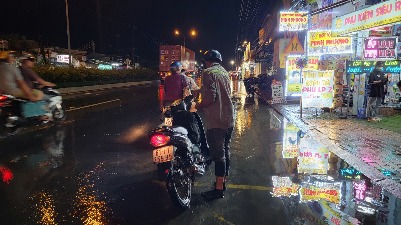 Phương tiện chết máy do ngập nước.