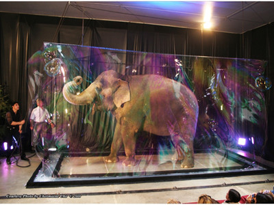 Bong bóng kỷ lục trùm kín một con voi