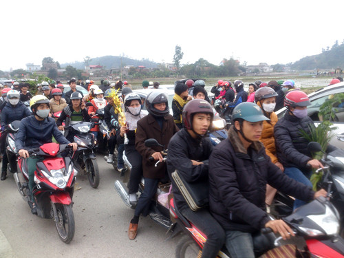 Những ngày này, hàng ngàn du khách thập phương nô nức đổ về quần thể di tích Phủ Dầy (Vụ Bản, Nam Định) để cầu an cho năm mới