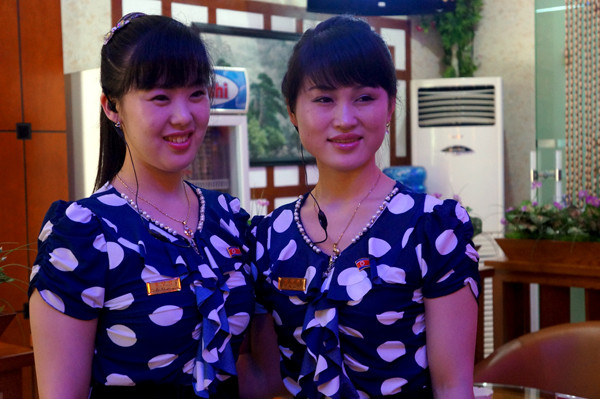 Các nhân viên luôn tươi cười