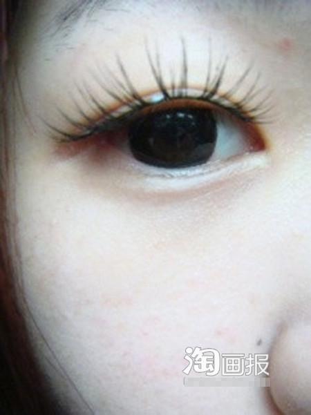 Mắt bạn sau khi đã dính hàng mi giả trên