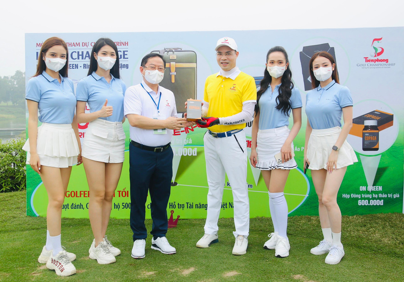 Hố số 19 được Ban tổ chức Tiền Phong Golf Championship 2021 sử dụng cho chương trình “Lucky Challenge - Một cú lên on, ring ngay quà tặng”, nhằm gây quỹ cho Quỹ hỗ trợ tài năng trẻ Việt Nam. Hố số 19 được Ban tổ chức Tiền Phong Golf Championship 2021 sử dụng cho chương trình “Lucky Challenge - Một cú lên on, ring ngay quà tặng”, nhằm gây quỹ cho Quỹ hỗ trợ tài năng trẻ Việt Nam.