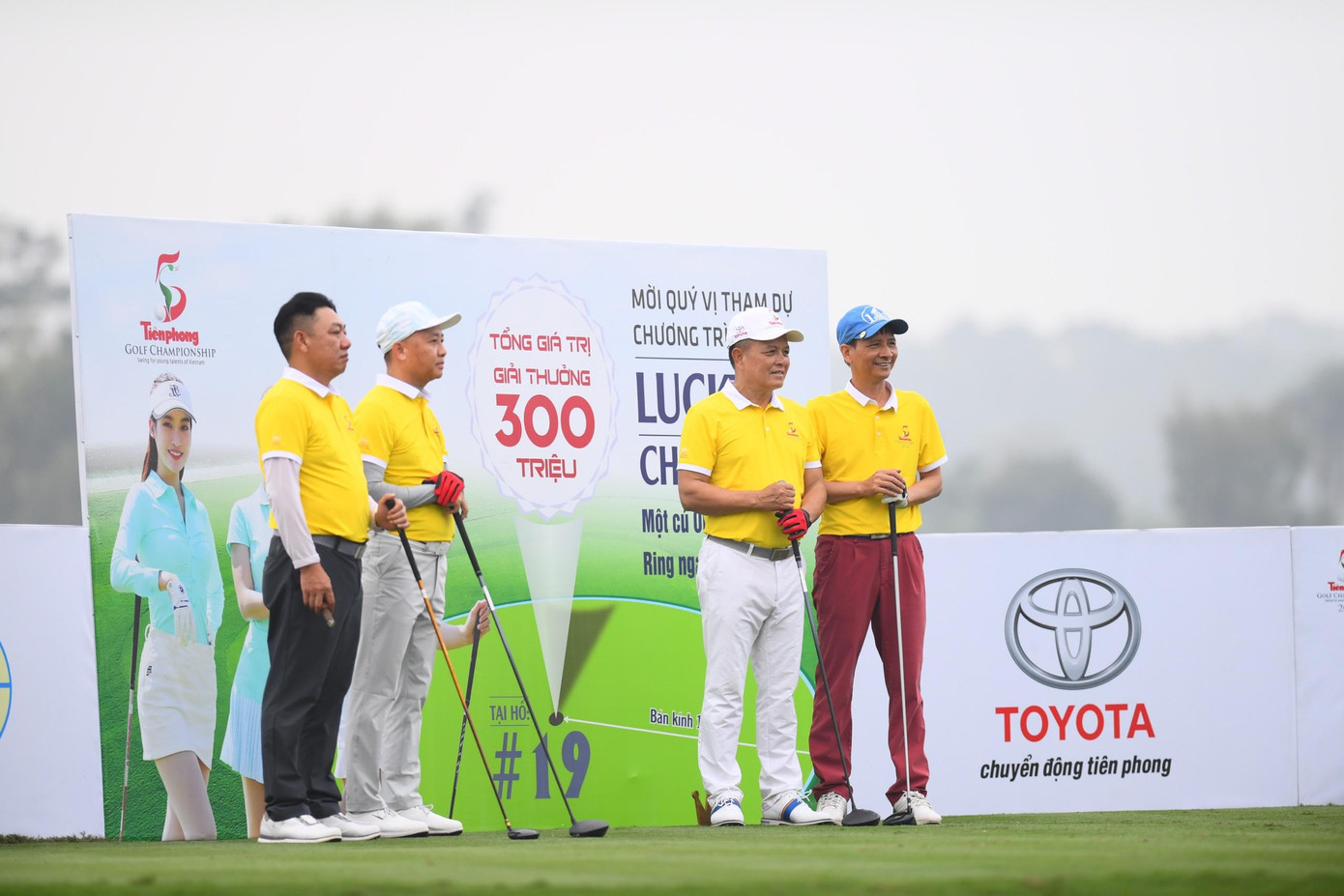 Các golfer tham gia với tinh thần tự nguyện. Không chỉ có thêm trải nghiệm ở hố golf đặc biệt này, các golfer còn chung tay góp sức giúp phát triển Quỹ Hỗ trợ Tài năng trẻ Việt Nam Các golfer tham gia với tinh thần tự nguyện. Không chỉ có thêm trải nghiệm ở hố golf đặc biệt này, các golfer còn chung tay góp sức giúp phát triển Quỹ Hỗ trợ Tài năng trẻ Việt Nam