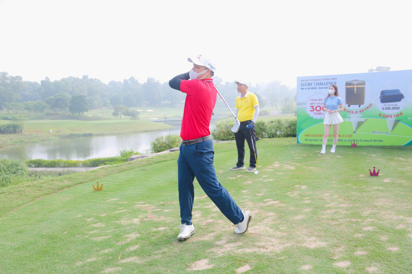 Ban tổ chức trao 3 giải thưởng Nhất, Nhì, Ba cho các golfer vượt qua các thử thách tại hố số 19 này. Giải Nhất với phần thưởng là 1 valy trị giá 20 triệu đồng sẽ được trao cho golfer đầu tiên ghi được điểm HIO tại hố số 19. Ban tổ chức trao 3 giải thưởng Nhất, Nhì, Ba cho các golfer vượt qua các thử thách tại hố số 19 này. Giải Nhất với phần thưởng là 1 valy trị giá 20 triệu đồng sẽ được trao cho golfer đầu tiên ghi được điểm HIO tại hố số 19.