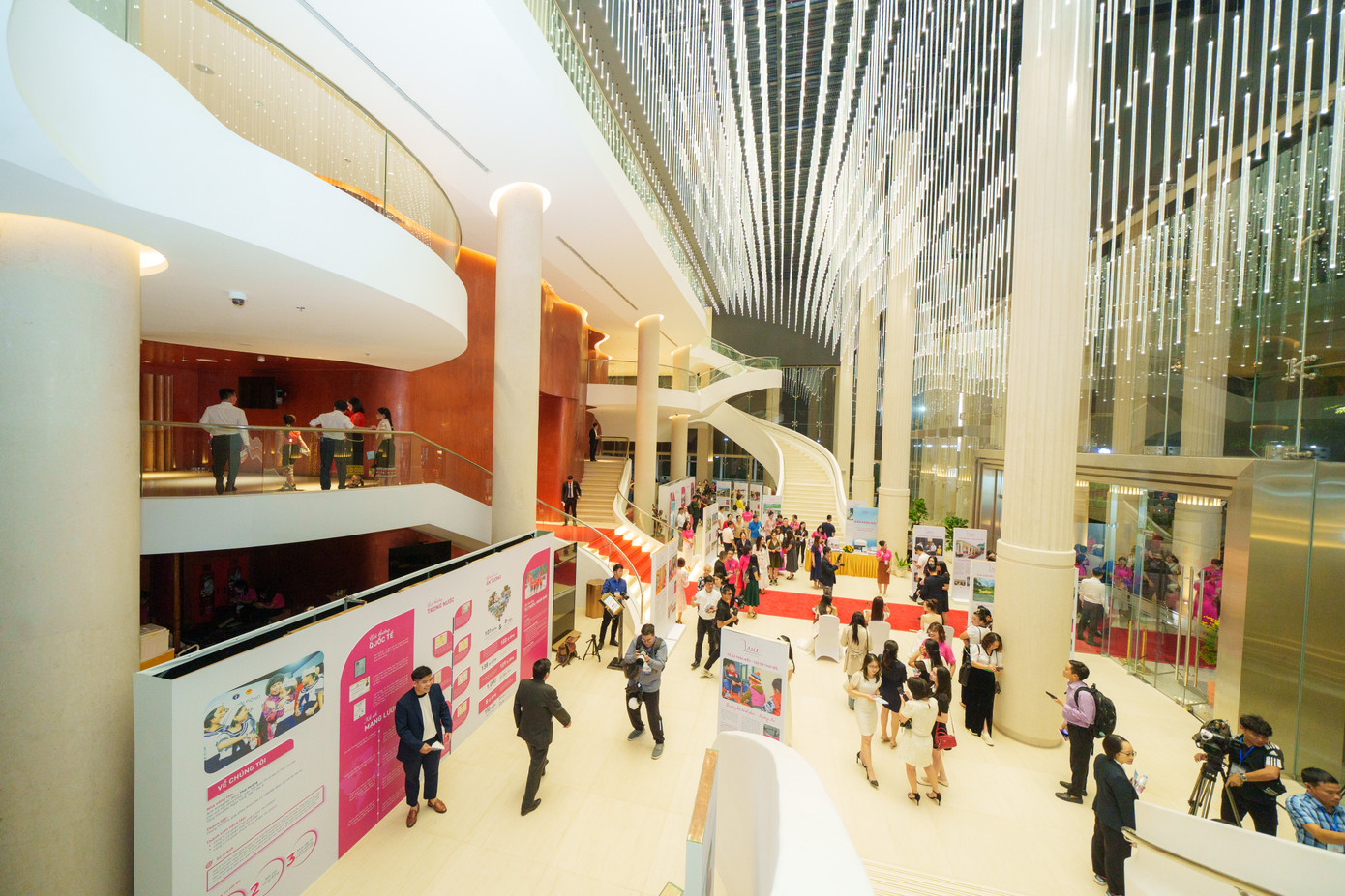 Nhà hát Hồ Gươm - nơi tổ chức 10 năm thành lập Quỹ Vì Tầm Vóc Việt