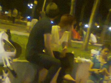 Tình trạng mại dâm nam đang gia tăng với nhiều biến tướng gây bức xúc cho xã hội. (Trong ảnh: Chờ “đi khách” tại Công viên Gia Định, quận Phú Nhuận, TP.HCM)