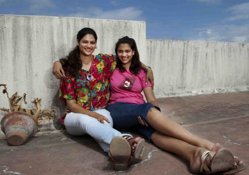 Cả Sanya và Mruga đều muốn trở thành người mẫu. Họ hy vọng chiều cao sẽ là một lợi thế lớn trong ngành công nghiệp này về sau. 