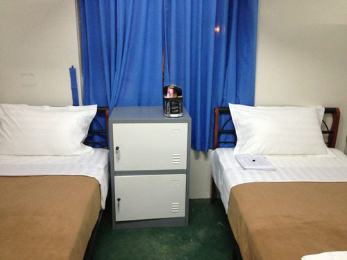 Mỗi phòng có 6 giường đơn và được kê khá gần nhau. Ảnh: FB. Mỗi phòng có 6 giường đơn và được kê khá gần nhau. Ảnh: FB