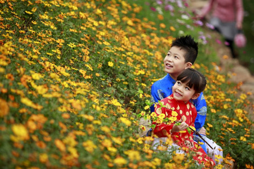 Cô Hồng Pink cùng các học trò xinh xắn của câu lạc bộ người mẫu nhí Cô Hồng Pink cùng các học trò xinh xắn của câu lạc bộ người mẫu nhí