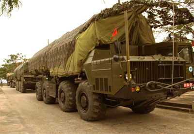 Đội hình xe chở tên lửa chuẩn bị xuất phát
