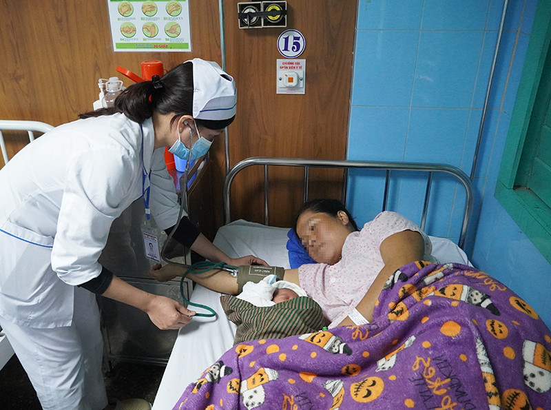 Nhờ được hiến máu để phẫu thuật kịp thời, bệnh nhân Y.D đã sinh con và hiện ổn định về sức khỏe. Nhờ được hiến máu để phẫu thuật kịp thời, bệnh nhân Y.D đã sinh con và hiện ổn định về sức khỏe.