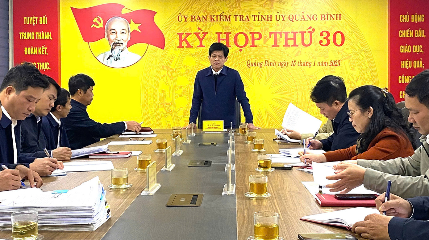 Kỳ họp thứ 30 của UBKT Tỉnh uỷ Quảng Bình do ông Lê Văn Bảo, Chủ nhiệm UBKT chủ trì. Kỳ họp thứ 30 của UBKT Tỉnh uỷ Quảng Bình do ông Lê Văn Bảo, Chủ nhiệm UBKT chủ trì.