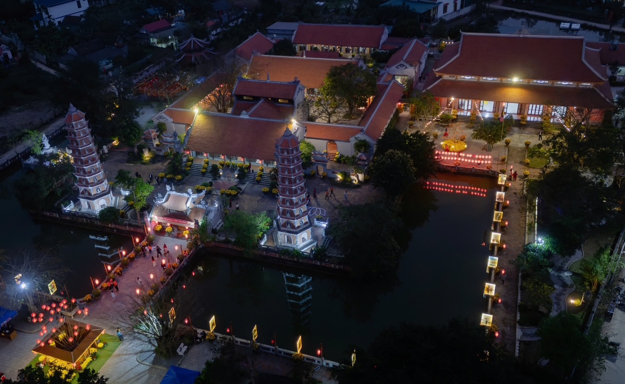 Chùa Hoằng Phúc thuộc huyện Lệ Thủy - ngôi chùa cổ nhất miền Trung. Chùa Hoằng Phúc thuộc huyện Lệ Thủy - ngôi chùa cổ nhất miền Trung.