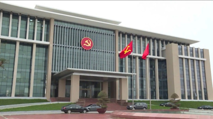 Nhiều cán bộ chủ chốt của tỉnh Quảng Bình tình nguyện nghỉ hưu trước tuổi. Nhiều cán bộ chủ chốt của tỉnh Quảng Bình tình nguyện nghỉ hưu trước tuổi.