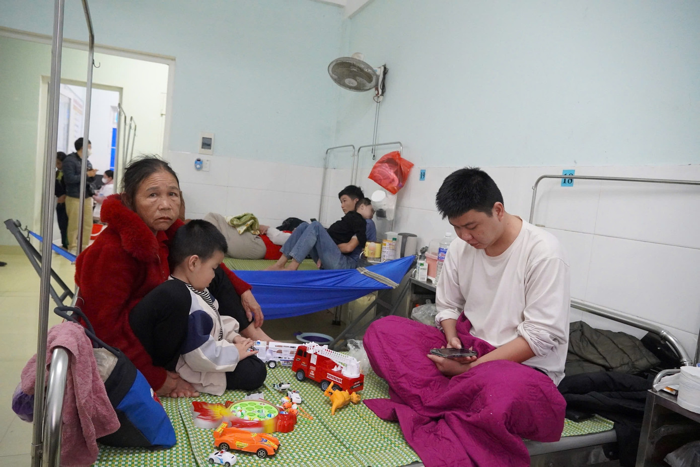 Bệnh nhân cúm đang điều trị tại Bệnh viện Đa khoa Minh Hoá. Bệnh nhân cúm đang điều trị tại Bệnh viện Đa khoa Minh Hoá.