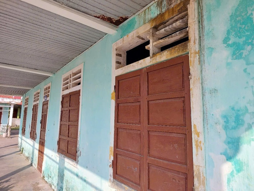 Điểm trường Tân Mỹ đã xuống cấp nghiêm trọng, Trung tâm Kiểm định Sở Xây dựng yêu cầu đóng cửa vì không đảm bảo an toàn. Điểm trường Tân Mỹ đã xuống cấp nghiêm trọng, Trung tâm Kiểm định Sở Xây dựng yêu cầu đóng cửa vì không đảm bảo an toàn.