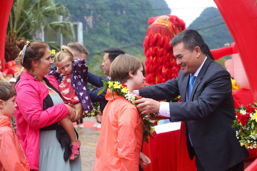 Ông Nguyễn Ngọc Quý được đánh giá là có nhiều đóng góp cho ngành Du lịch Quảng Bình. Ông Nguyễn Ngọc Quý được đánh giá là có nhiều đóng góp cho ngành Du lịch Quảng Bình.