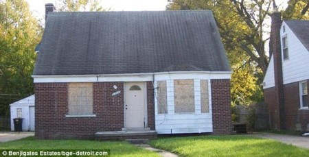 Một ngôi nhà khác với 3 phòng ngủ có giá 3000 USD. Một ngôi nhà khác với 3 phòng ngủ có giá 3000 USD