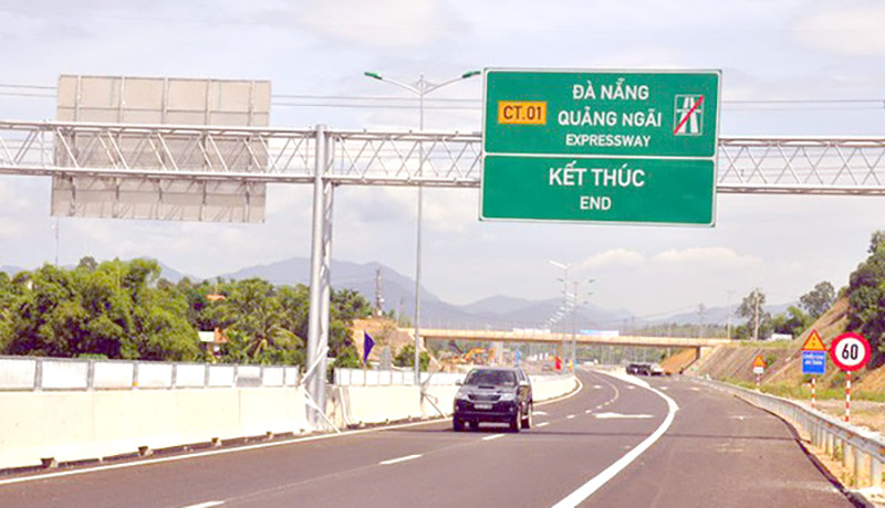 Cao tốc Đà Nẵng - Quảng Ngãi đã khai thác toàn tuyến được 5 năm, nhưng nhiều người dân huyện Hoà Vang vẫn chưa nhận đủ tiền đền bù giải phóng mặt bằng. Cao tốc Đà Nẵng - Quảng Ngãi đã khai thác toàn tuyến được 5 năm, nhưng nhiều người dân huyện Hoà Vang vẫn chưa nhận đủ tiền đền bù giải phóng mặt bằng.