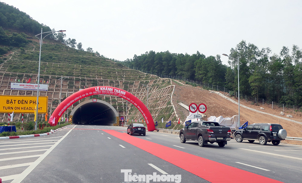 Một phần cao tốc Bắc - Nam đã nối thông từ Hà Nội tới Nghệ An, rút ngắn thời gian đi lại giữa 2 địa phương còn 3,5 tiếng đồng hồ, thay vì hơn 5 tiếng như đi Quốc lộ 1.